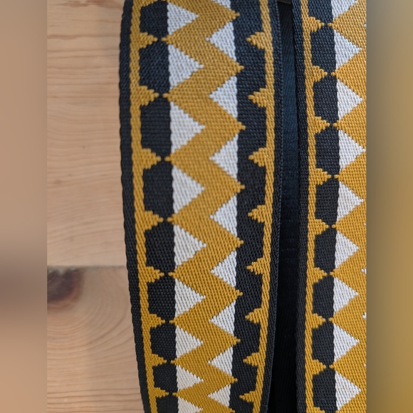 Geometric Patterned Strap - Picture 2 of 4